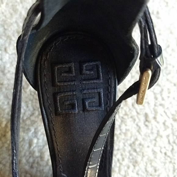 Givenchy Stappy Sandals - Picture 3 of 6